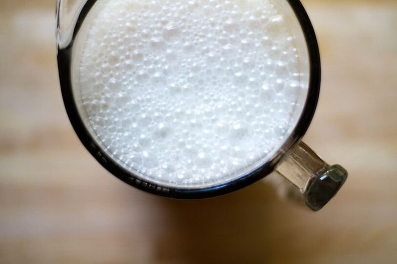 Mëllech Abkochung mat Knuewel fir Prostatitis